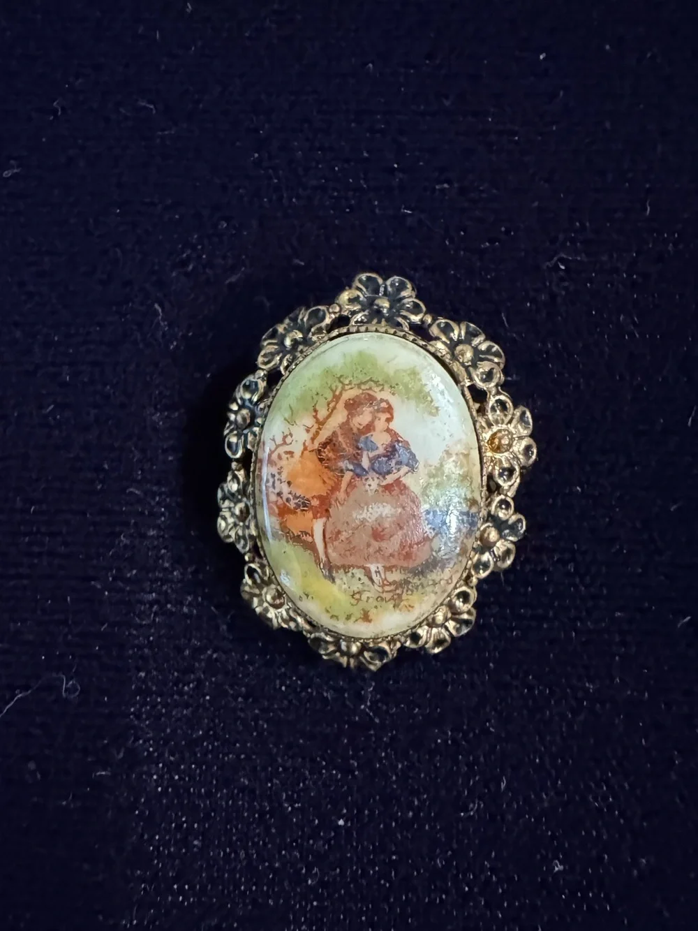 Gold-Tone Vintage Oval Portrait Brooch - Gold